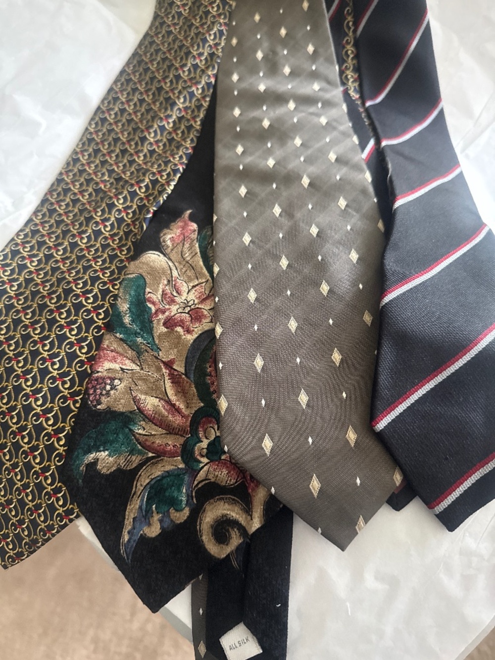 Men pre-owned ties